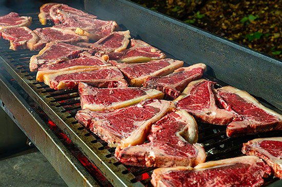 Galloway Rinder Steaks auf dem Grill